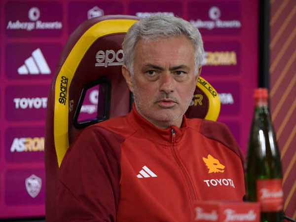 Jose Mourinho Menyesal Tidak Tinggalkan AS Roma Lebih Awal