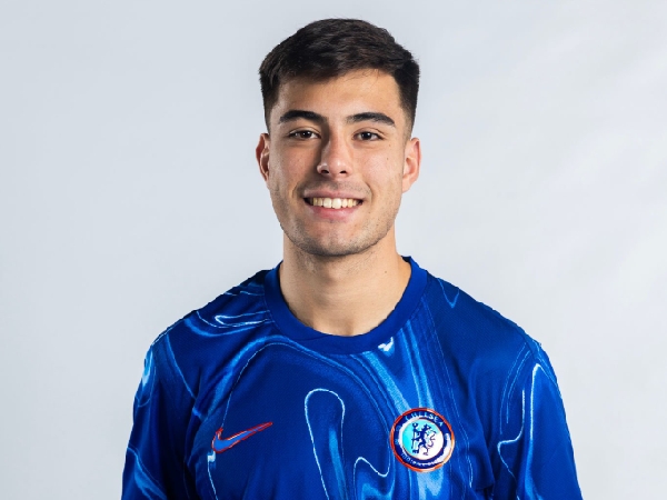 Aaron Anselmino menjadi aset masa depan Chelsea