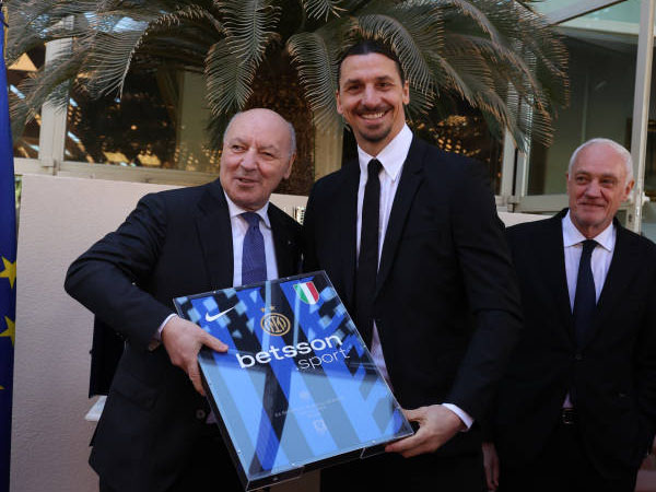 Zlatan Ibrahimovic Terima Hadiah Khusus dari Beppe Marotta di Arab Saudi