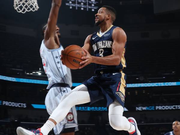 CJ McCollum mencetak 50 poin saat tuan rumah New Orleans Pelicans mengalahkan Washington Wizards 132-120 pada Jumat (3/1) malam. (Foto: AP)