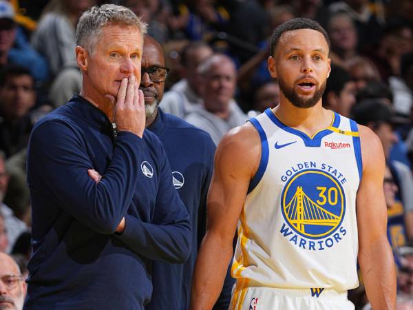 Golden State Warriors ingin memaksimalkan kesempatan untuk memperebutkan gelar juara bagi Stephen Curry dan Draymond Green. (Foto: AP)