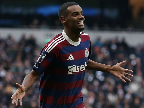 Jadi Pahlawan Newcastle, Eddie Howe Puji Performa Alexander Isak