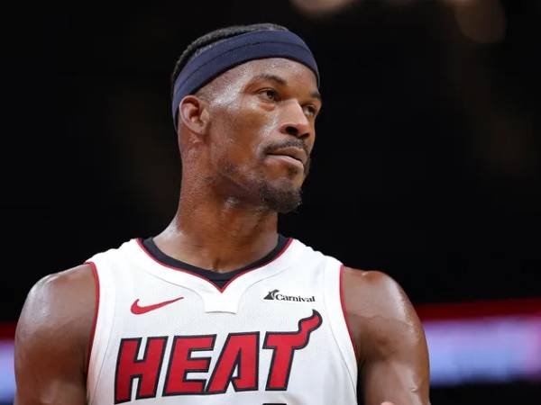 Jimmy Butler akan kehilangan $2,4 juta selama diskors tujuh pertandingan. (Foto: AP)