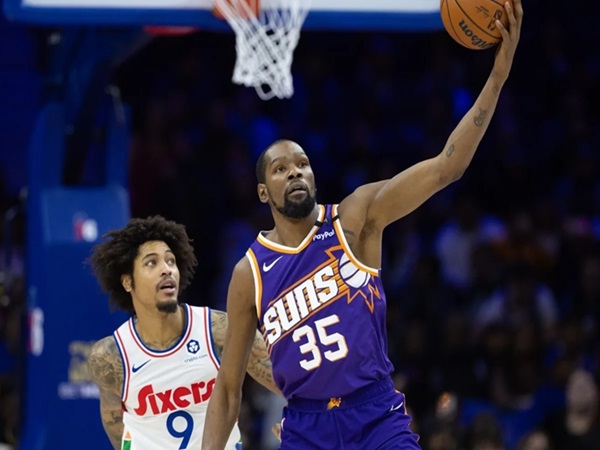 Suns Akhiri Empat Kekalahan Beruntun Usai Kalahkan Sixers