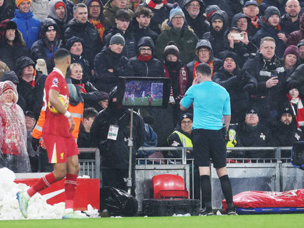 Wasit Akan Umumkan Keputusan VAR di Stadion, Era Baru Sepak Bola Inggris