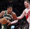 Hasil NBA: Milwaukee Bucks Kalahkan Toronto Raptors 128-104