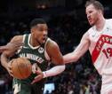 Hasil NBA: Milwaukee Bucks Kalahkan Toronto Raptors 128-104