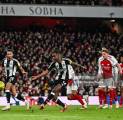 Jamie Redknapp Kritik Strategi Bertahan Arsenal Usai Kalah dari Newcastle