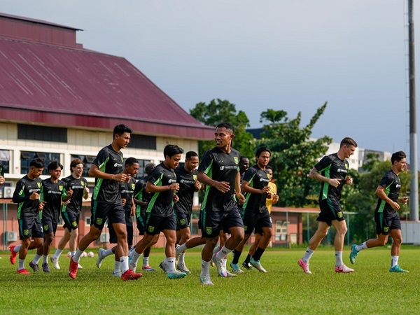 Latihan Persebaya Surabaya untuk menghadapi PSS Sleman