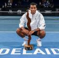 Felix Auger Aliassime Sabet Trofi Kemenangan Di Adelaide