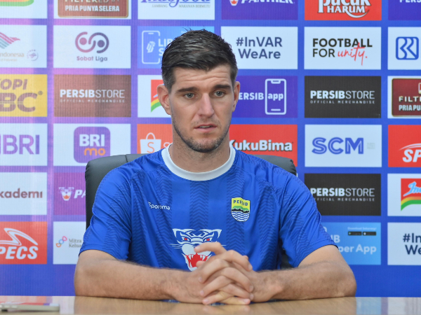 Bek Persib, Nick Kuipers