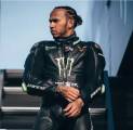 Lewis Hamilton Sempat Kecelakaan Saat Uji Coba Motor Superbike