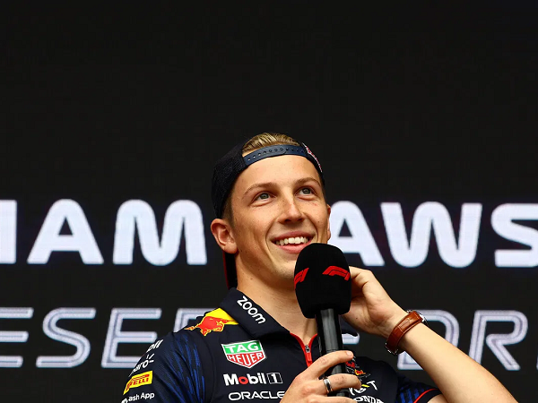 Liam Lawson siap timba ilmu dari Max Verstappen.