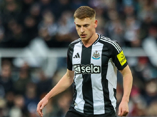 Harvey Barnes tidak dapat menyelesaikan pertandingan Newcastle melawan Bromley di Piala FA