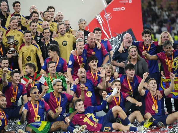 Barcelona Juara Piala Super Spanyol, Pique Ikut Selebrasi