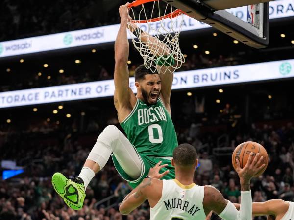 Jayson Tatum mencetak 38 poin saat Boston Celtics menggulung tim tamu New Orleans Pelicans 120-119 pada Minggu (12/1) malam. (Foto: AP)