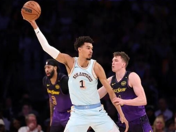 Spurs Berikan Lakers Kekalahan Ketiga Beruntun