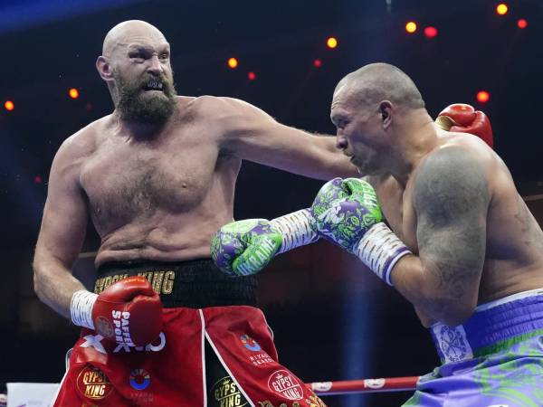 Tyson Fury mengumumkan dirinya pensiun setelah kekalahan beruntun dari Oleksandr Usyk. (Foto: Fight TV)