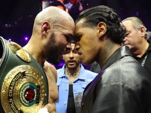 Chris Eubank Jr (kiri) dan Conor Benn sempat beradu pada Oktober lalu. (Foto: Fight TV)