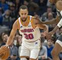 Stephen Curry Antarkan Warriors Susah Payah Menang Atas Timberwolves