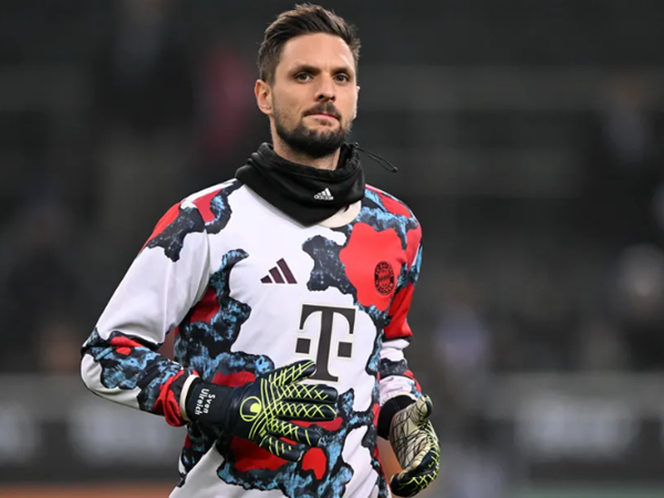 Posisinya Digeser Peretz, Sven Ulreich Mulai Bimbang Putuskan Masa Depannya