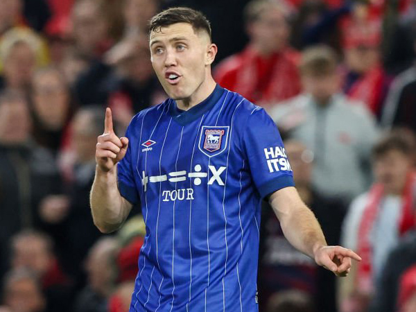 Dara O'Shea Kecewa Berat Usai Ipswich Town Dihabisi Manchester City