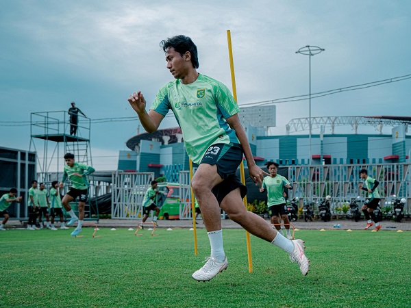 Kadek Raditya Siap Kembali Kawal Lini Tengah Persebaya Surabaya