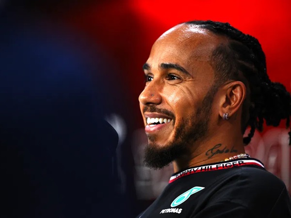 Lewis Hamilton Dikaitkan Mengakuisisi Dorna Sports