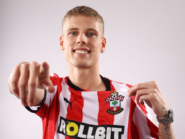 Albert Gronbaek Resmi Gabung Southampton dengan Status Pinjaman