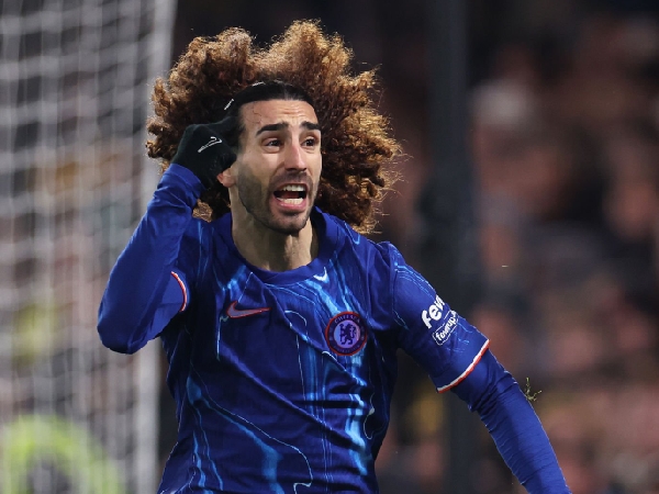 Marc Cucurella Rayakan Penampilan ke-100 di EPL dengan Gol Krusial