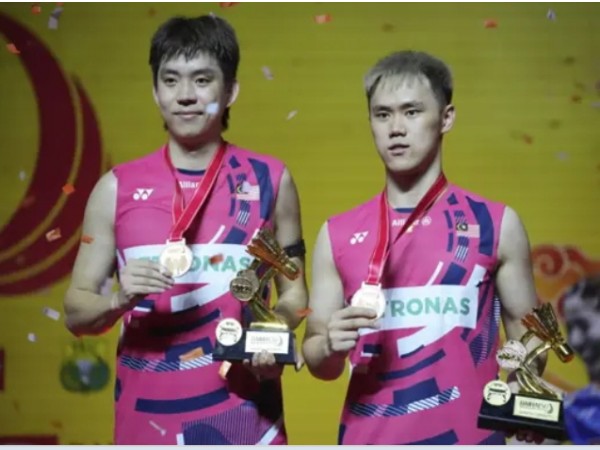 Man Wei Chong/Tee Kai Wun Ukir Sejarah di Indonesia Masters 2025