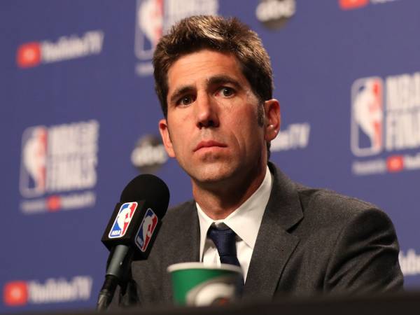 Mantan GM Warriors Bob Myers Diincar 76ers Untuk Posisi Front-Office