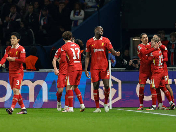 Liverpool Tundukkan PSG, Slot Soroti Dampak Elliott dan Nunez