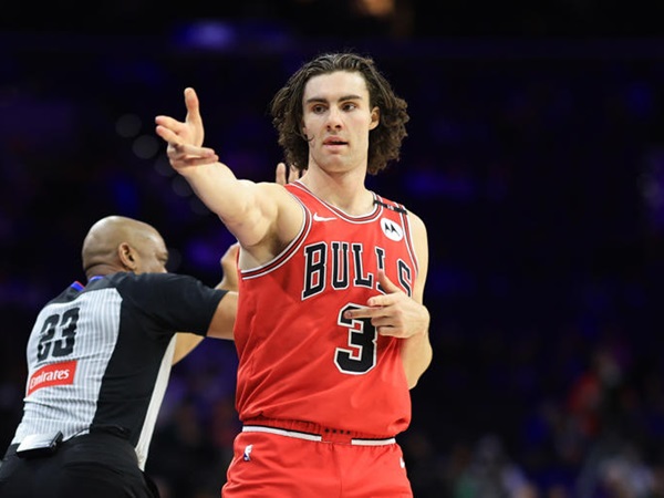 Josh Giddey Cetak Triple-double, Bulls Libas Heat