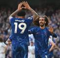 Jadon Sancho Ungkap Dampak Positif Performa Cucurella bagi Winger Chelsea