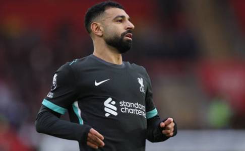 Arne Slot Bela Mohamed Salah dari Kritik Jamie Carragher