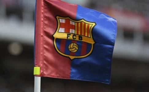 Barcelona dan Chelsea Rebutan Bek Kiri Berbakat Ini