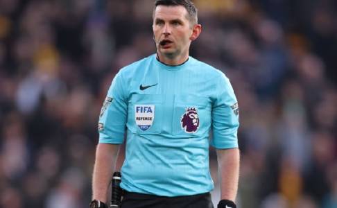 Jamie Redknapp Kutuk Pelecehan terhadap Wasit Michael Oliver