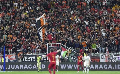 Laga Persija Jakarta Vs Persita di JIS Catatkan Rekor Penonton Terbanyak