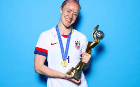 Peraih 2 Piala Dunia dan 1 Emas Olimpiade, Becky Sauerbrunn Resmi Pensiun