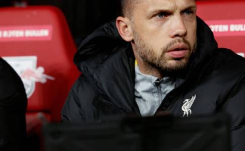 Tolak Tawaran West Brom, John Heitinga Pilih Bertahan di Liverpool